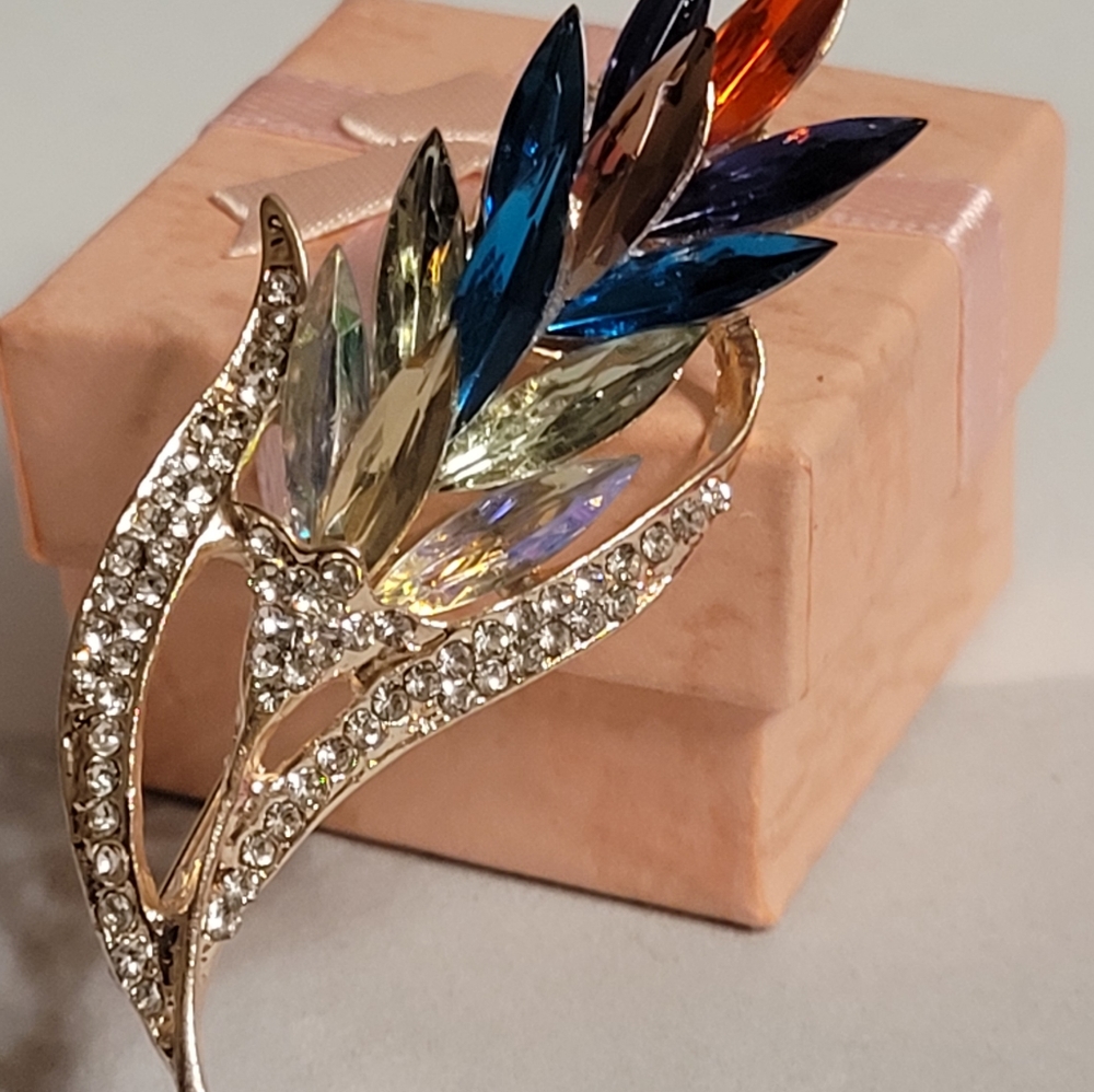 Beautiful crystal leaf muti color Brooch pin